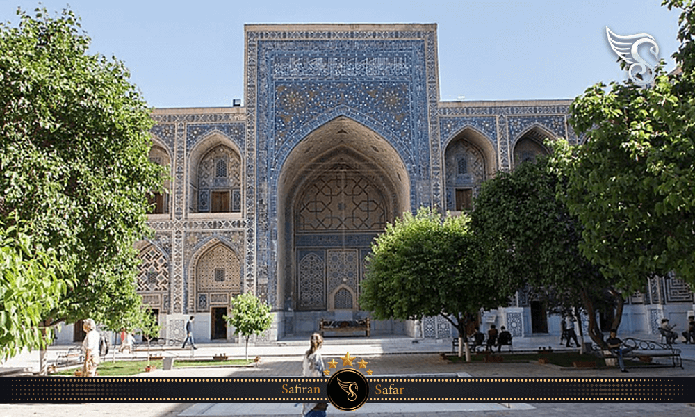 حیاط مدرسه الغ بیک در ازبکستان