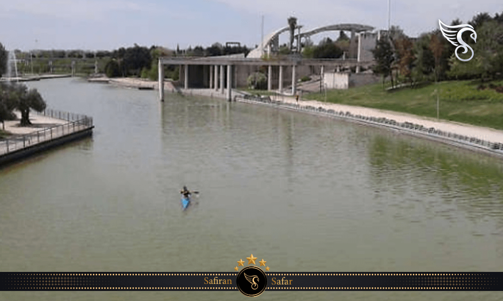 کانوسواری در دریاچه پارک خوان کارلوس اول