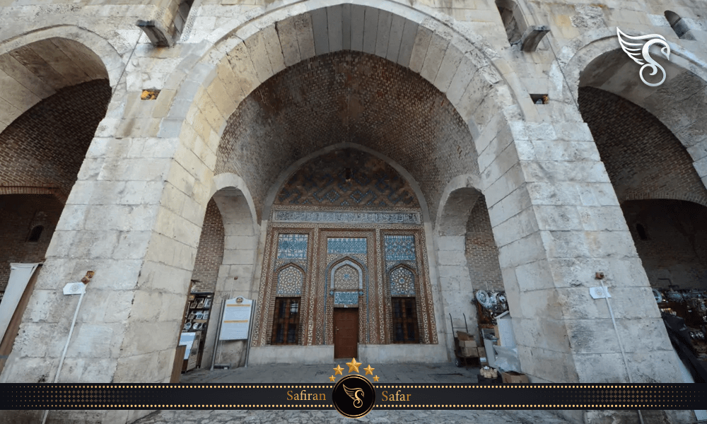 معماری مقبره عزتین کیکاووس