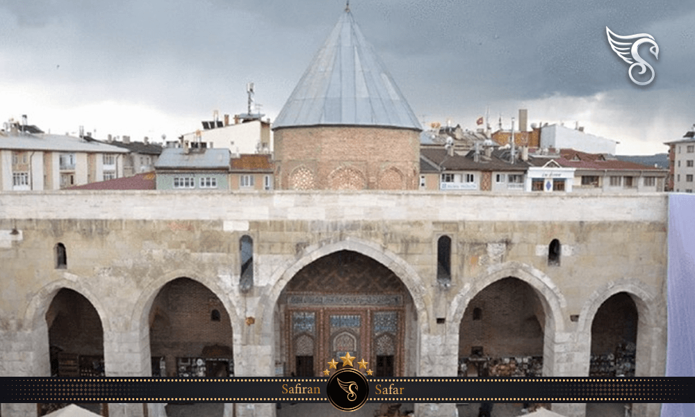 جاذبه های دیدنی مقبره عزتین کیکاووس