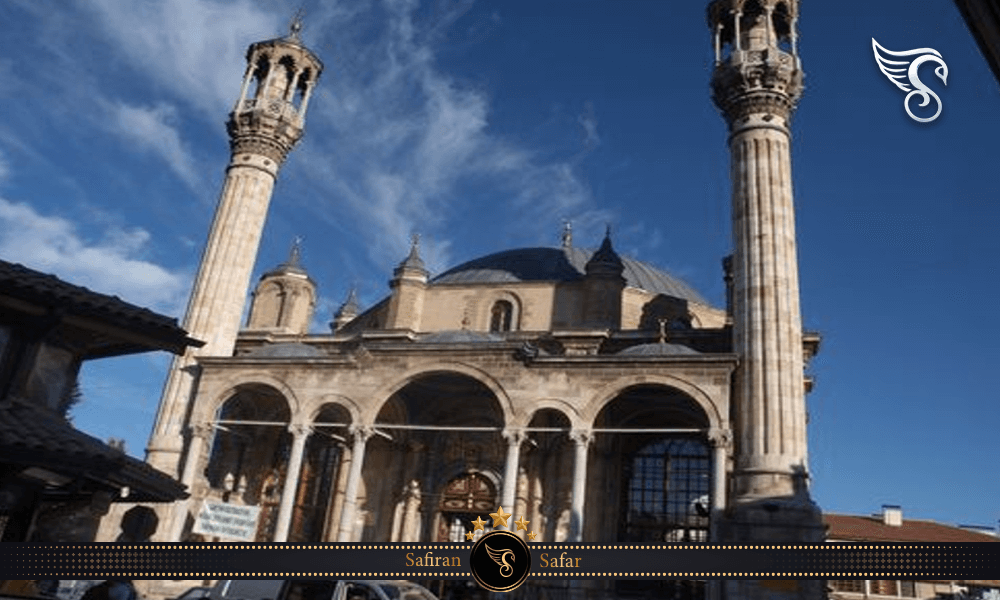 نگاه کلی به مسجد عزیزیه در قونیه ترکیه