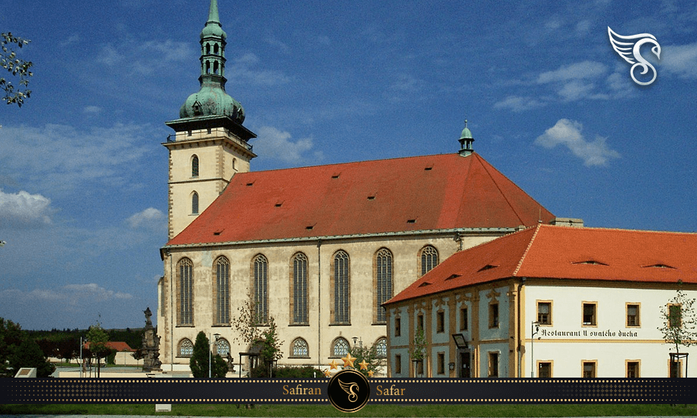 جاذبه های معماری کلیسای جامع عروج