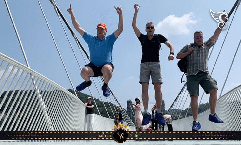 شرایط بازدید از پل شیشه ای ژانگجیاجی