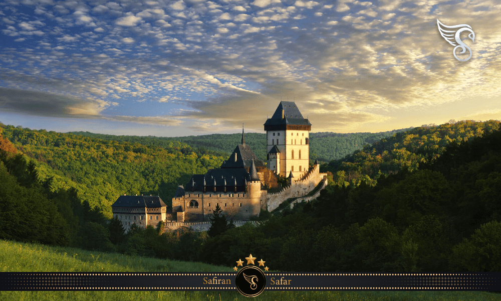 موقعیت جغرافیایی قلعه کارلشتین پراگ