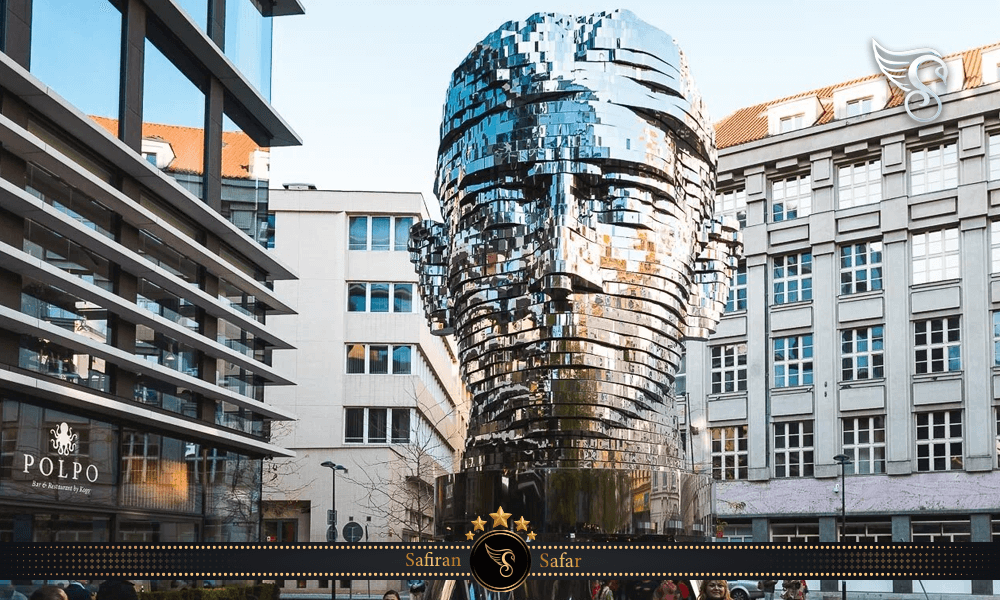 راهنمای موزه فرانتس کافکا در چک